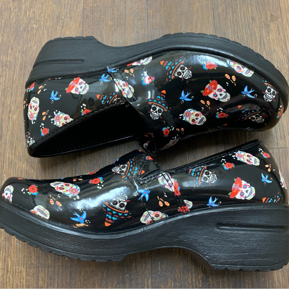 Easy Street Easy Works Laurie Day Of The Death Work Or Nurse Clogs Sugar Skulls - Picture 5 of 14